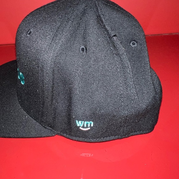 Weedmaps hat - Picture 3 of 5